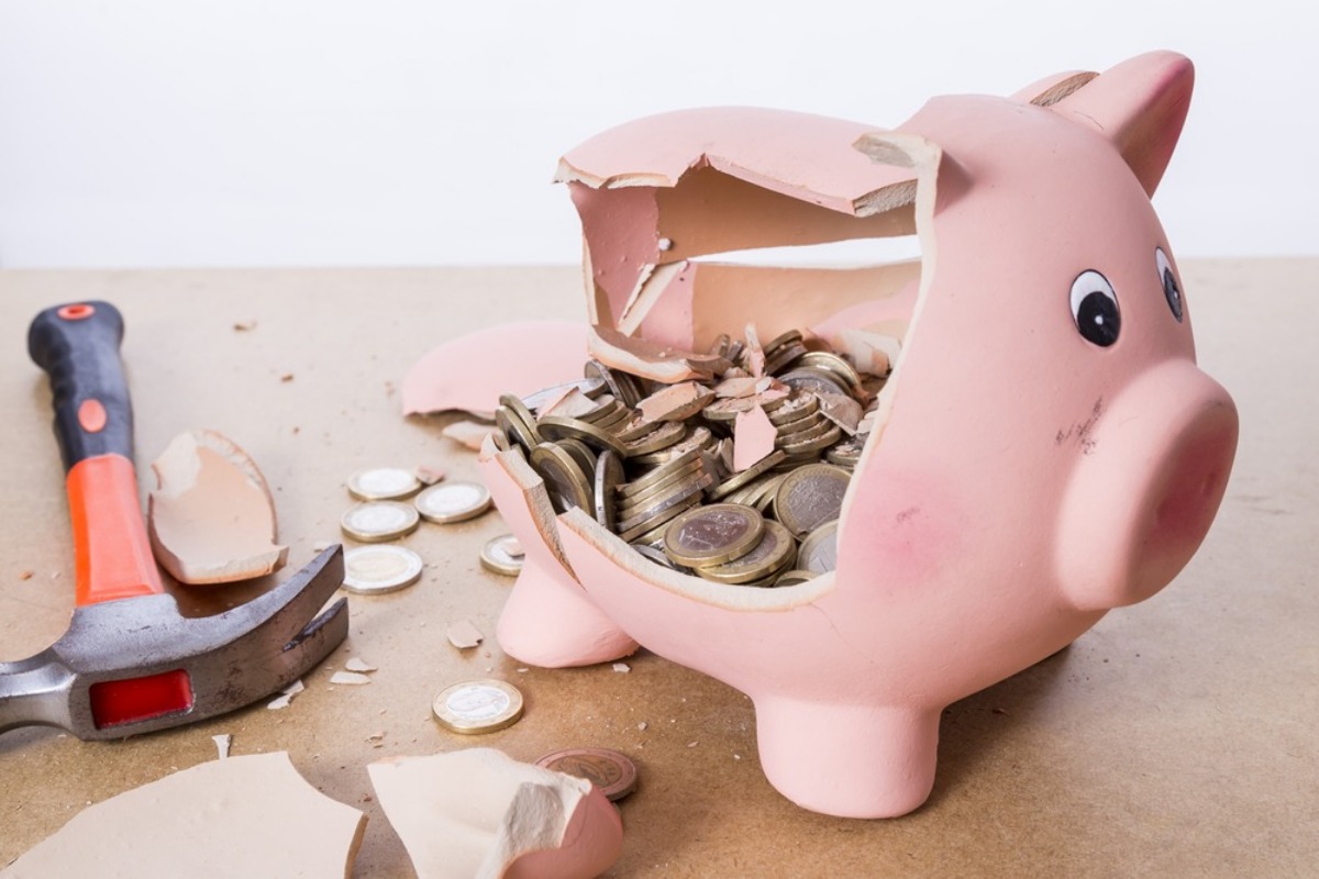 piggy bank 1200x800.jpeg