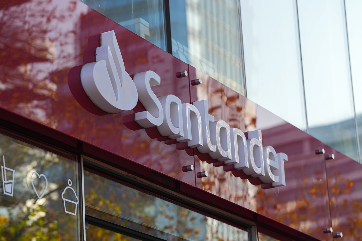 Santander's boss affirms commitment to UK operations